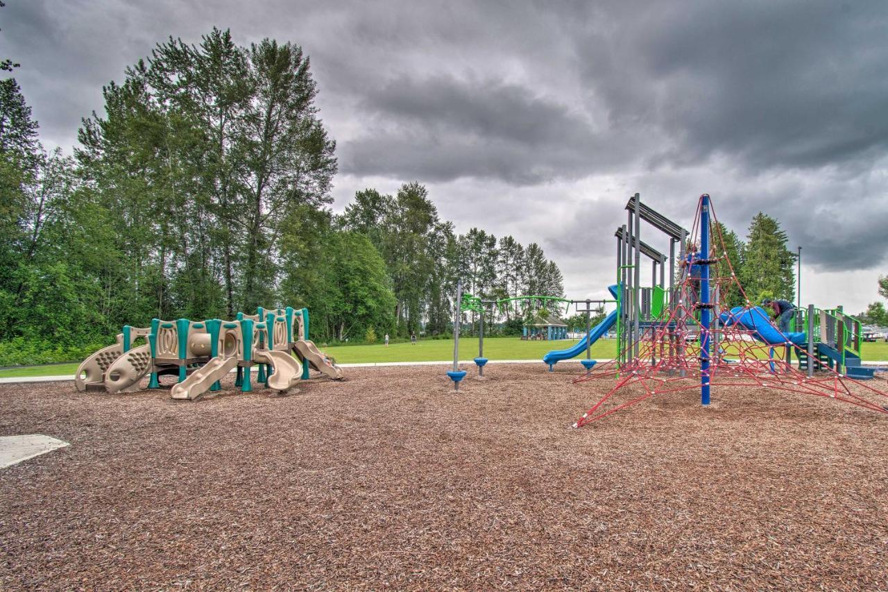 Charming Updated Retreat Walk To Lake Stevens! エクステリア 写真