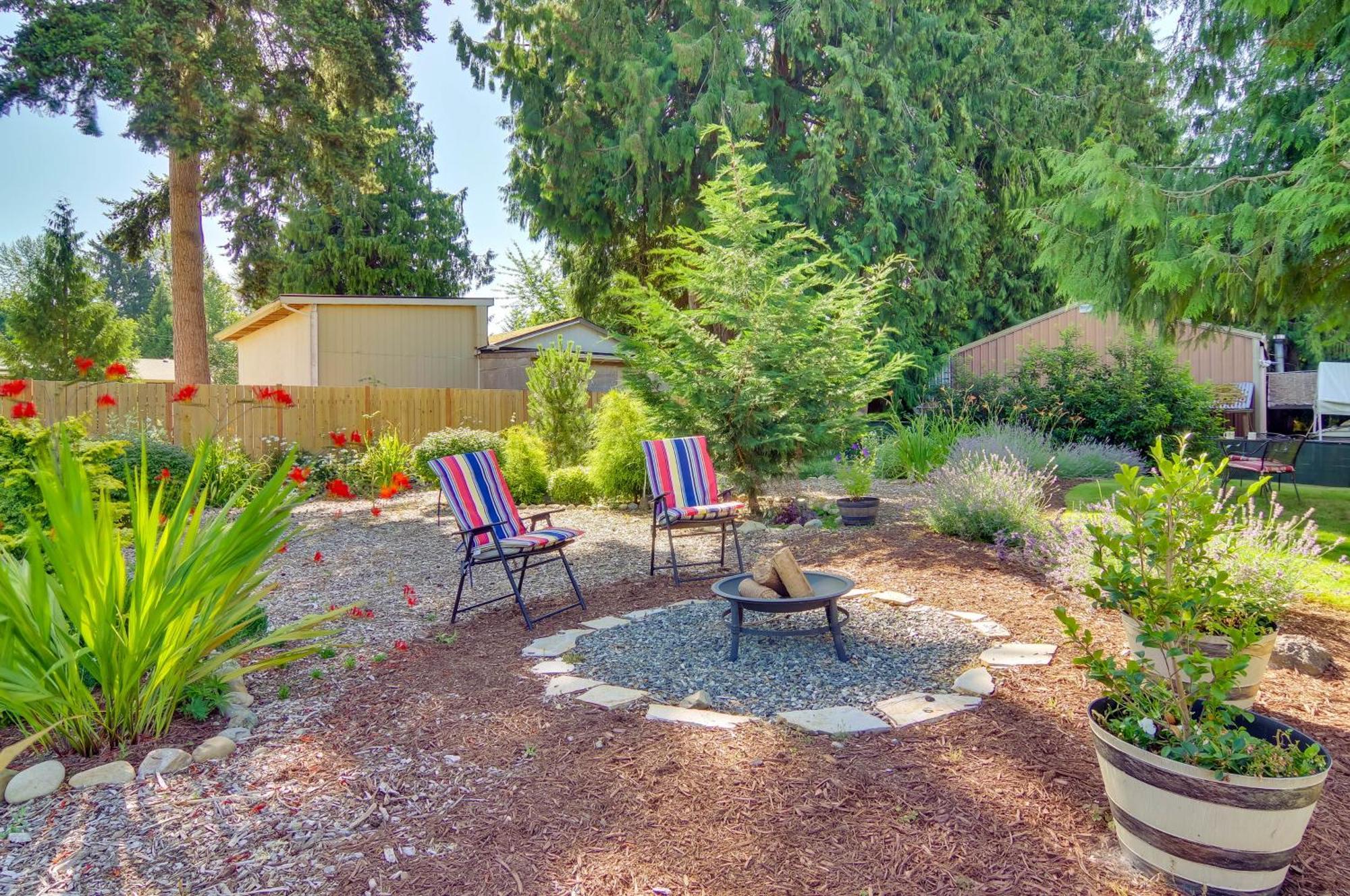 Charming Updated Retreat Walk To Lake Stevens! エクステリア 写真