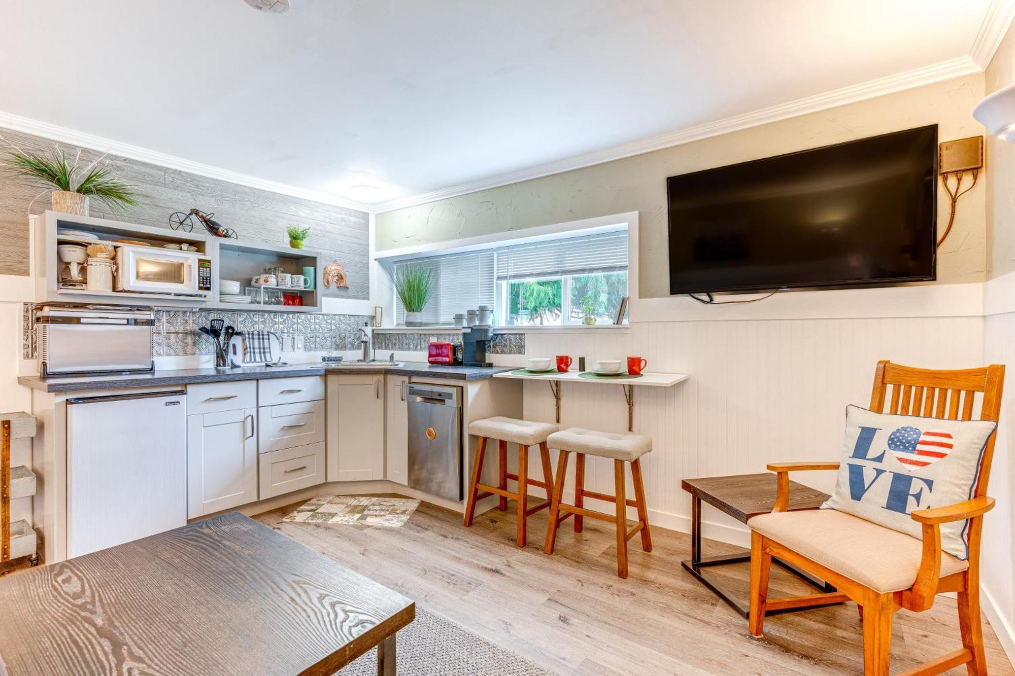 Charming Updated Retreat Walk To Lake Stevens! エクステリア 写真