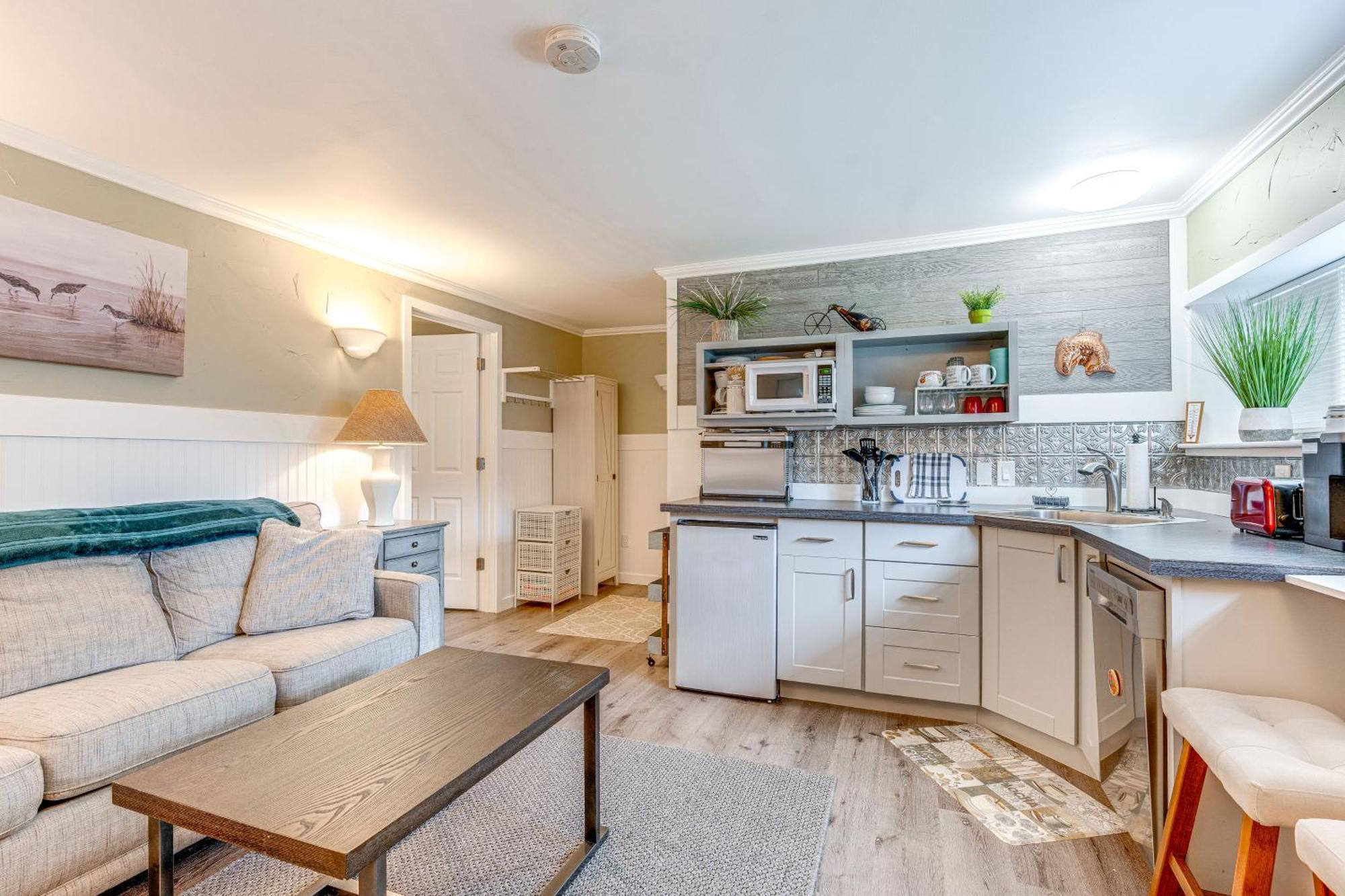 Charming Updated Retreat Walk To Lake Stevens! エクステリア 写真