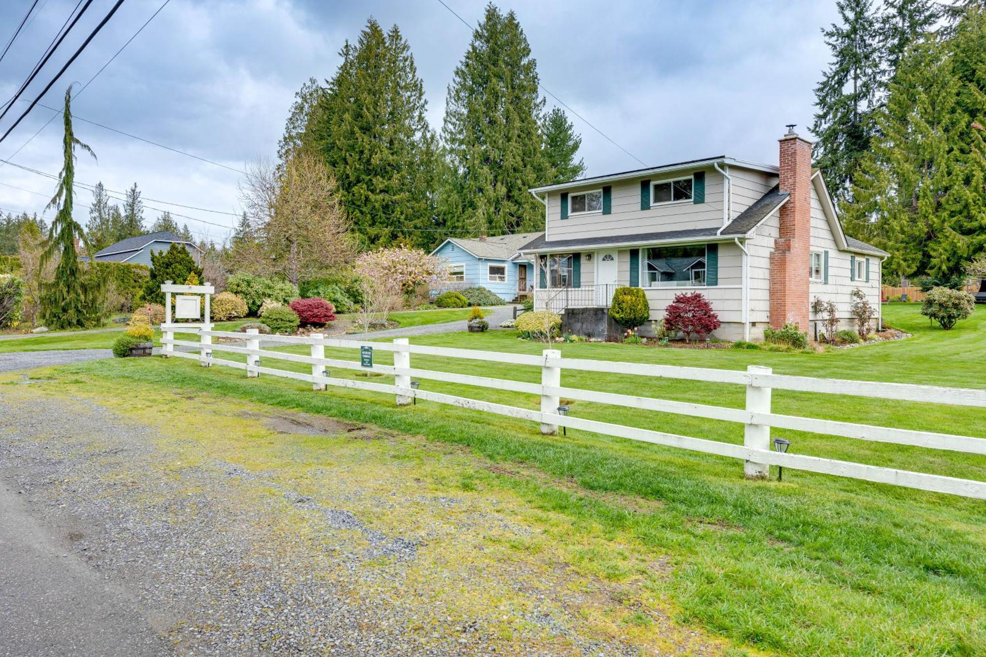 Charming Updated Retreat Walk To Lake Stevens! エクステリア 写真